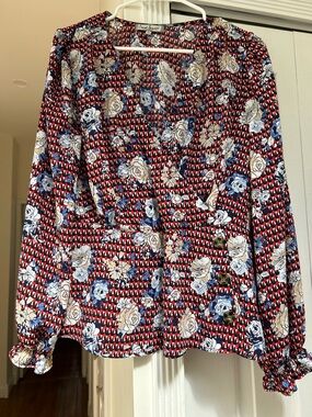 Cravefame by almost famous
Red and blue floral wrap top
